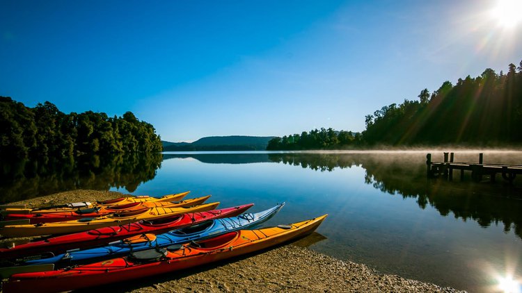 Kayak adventure Lake Mapourika, Franz Josef Wilderness Tours