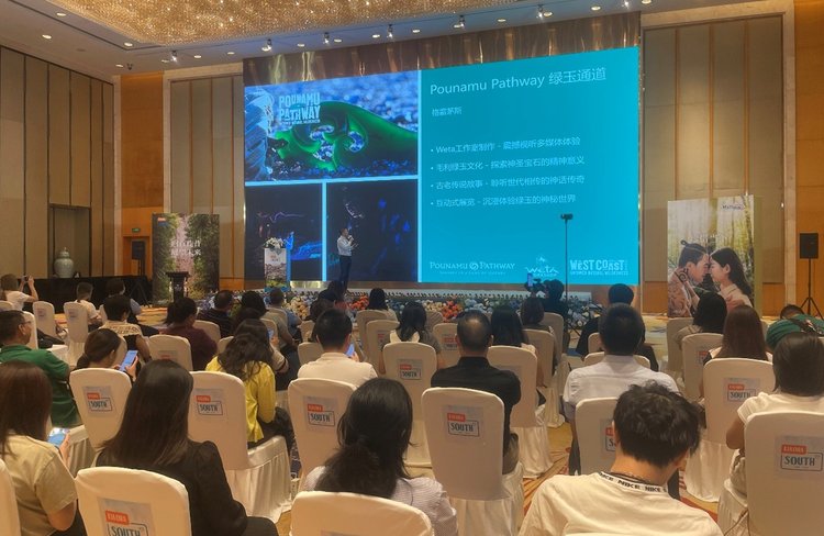 Taylor presenting to delegates, Guangzhou