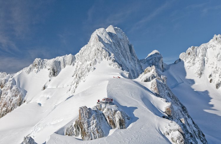 Take a scenic flight to New Zealand's tallest mountain, Aoraki/ Mount Cook!